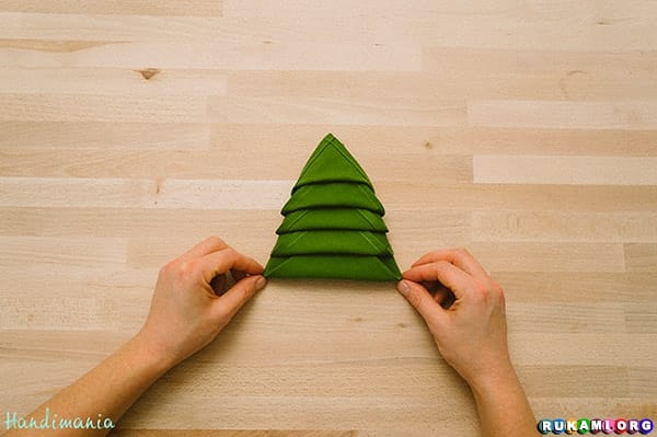 christmas-tree-napkin-fold14